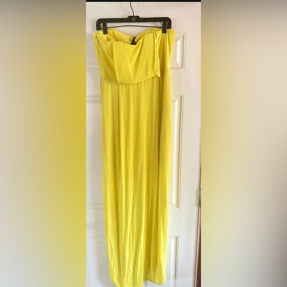 Beautiful brand new dress from Bcbgmaxazria size 12